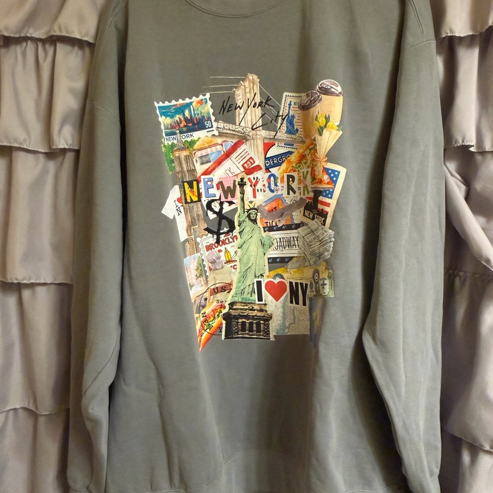Comfort Colors Gray New York Graphic Sweatshirt